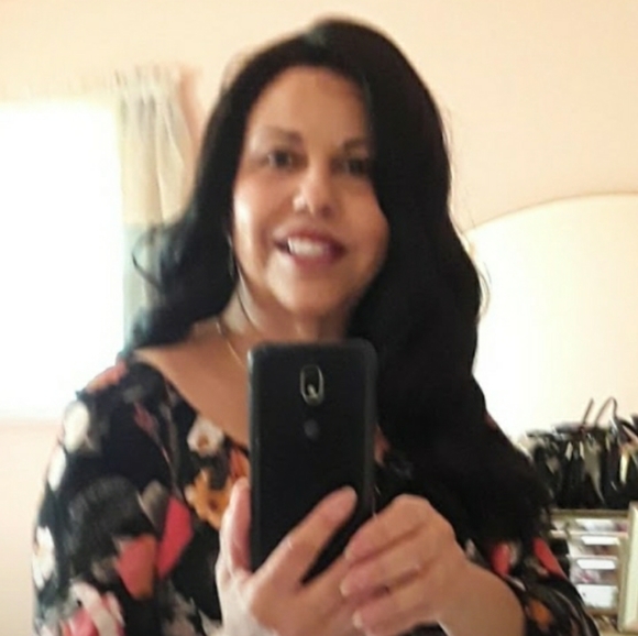 Meet your Posher, Debra - Picture 9 of 12